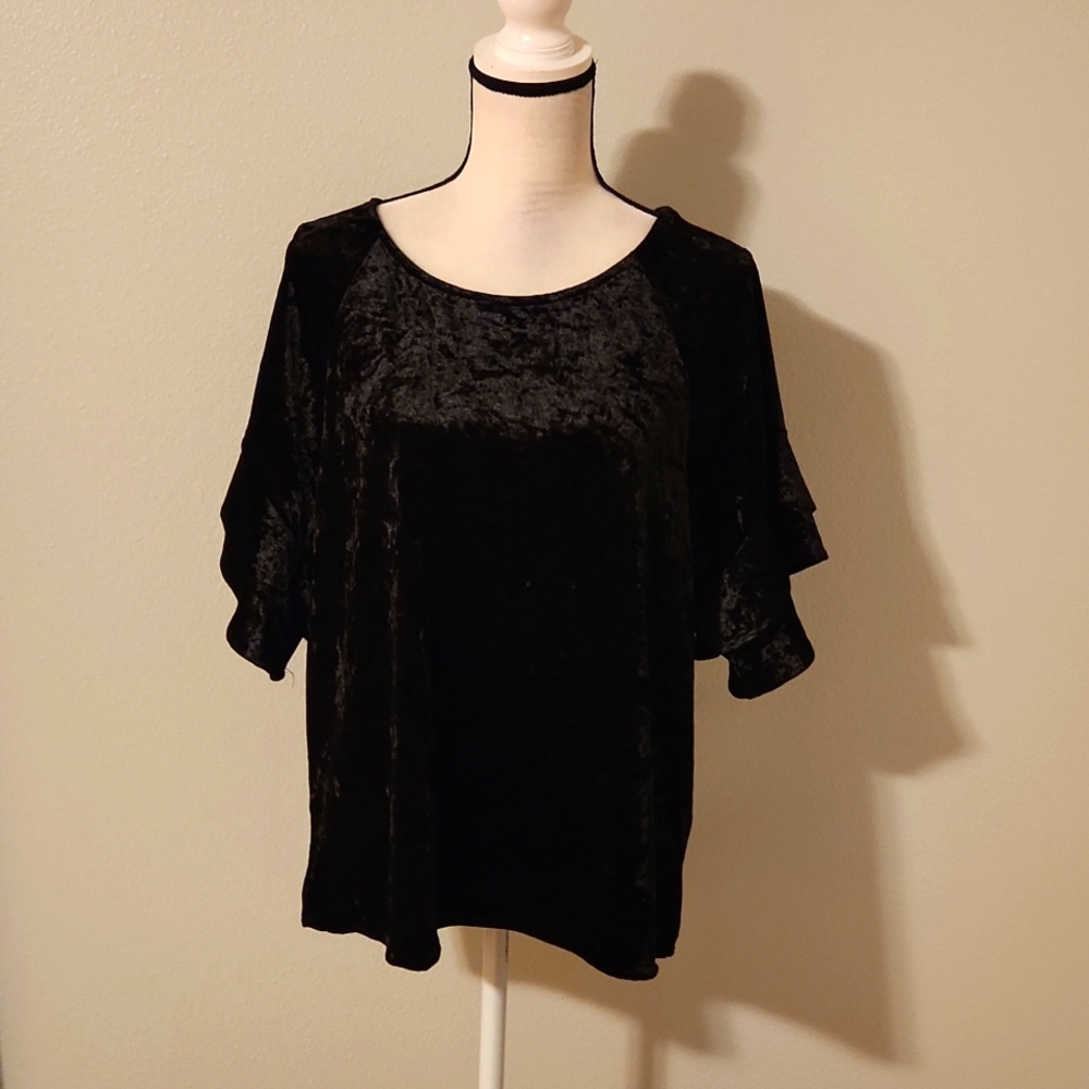 Umgee black velvet ruffle sleeve top